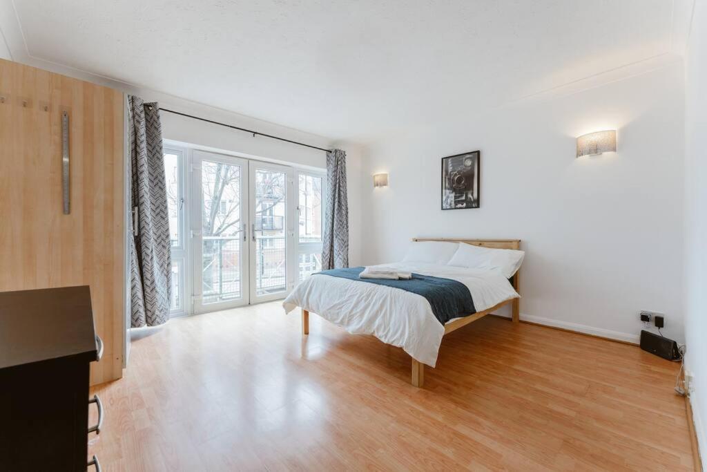 Up To 4 People, In A Share House Next To Bridge Apartment
