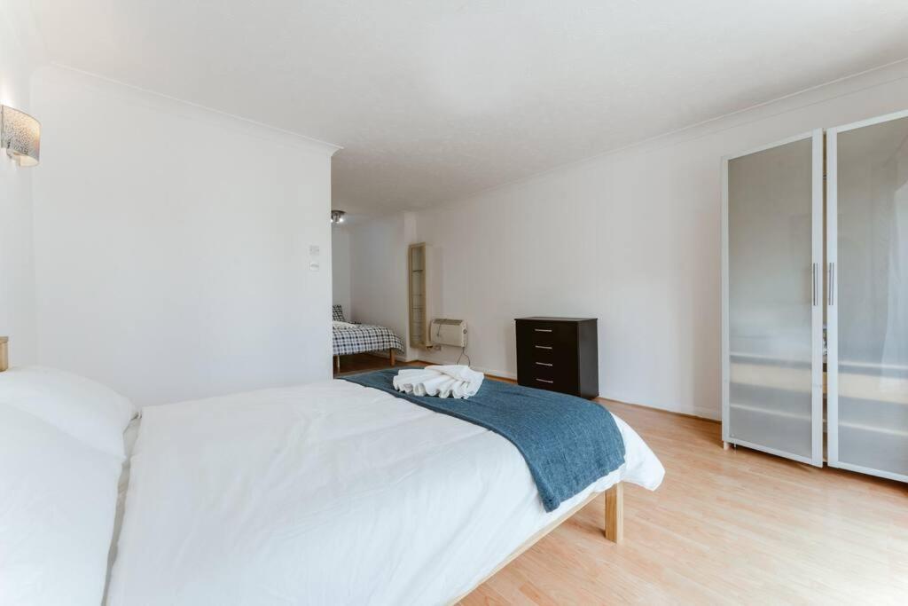 Up To 4 People, In A Share House Next To Bridge Apartment London