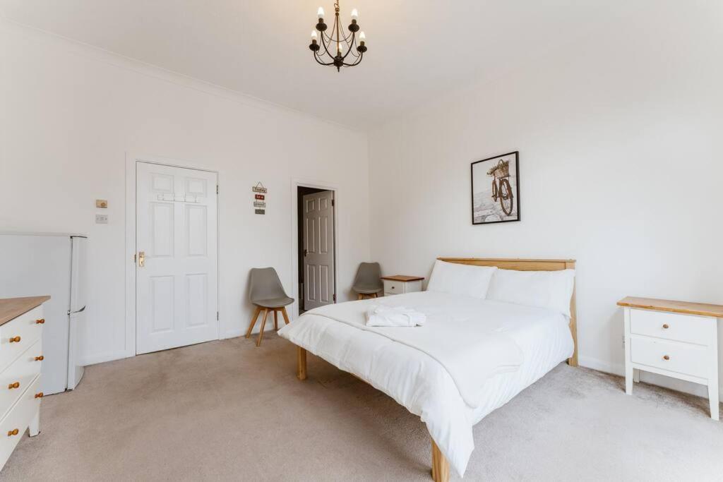 Spacious Ensuite Near Tourist Attractions * Londen