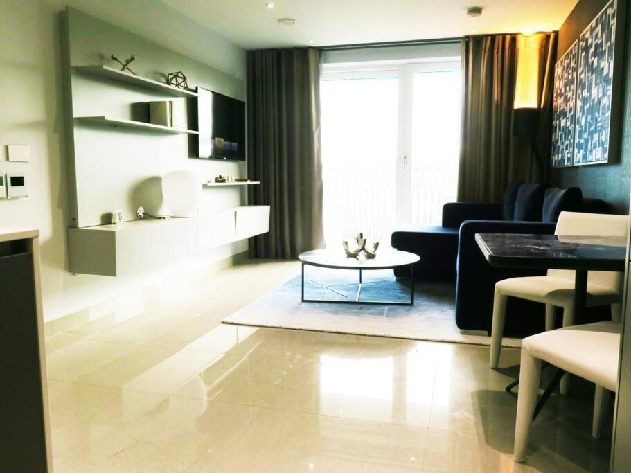 Club White Bridge One Bedroom *