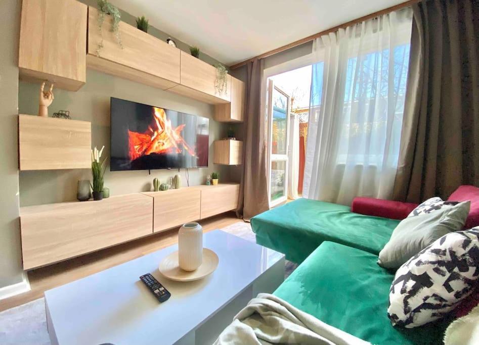 1bed W/ Hot Tub & Garden * London