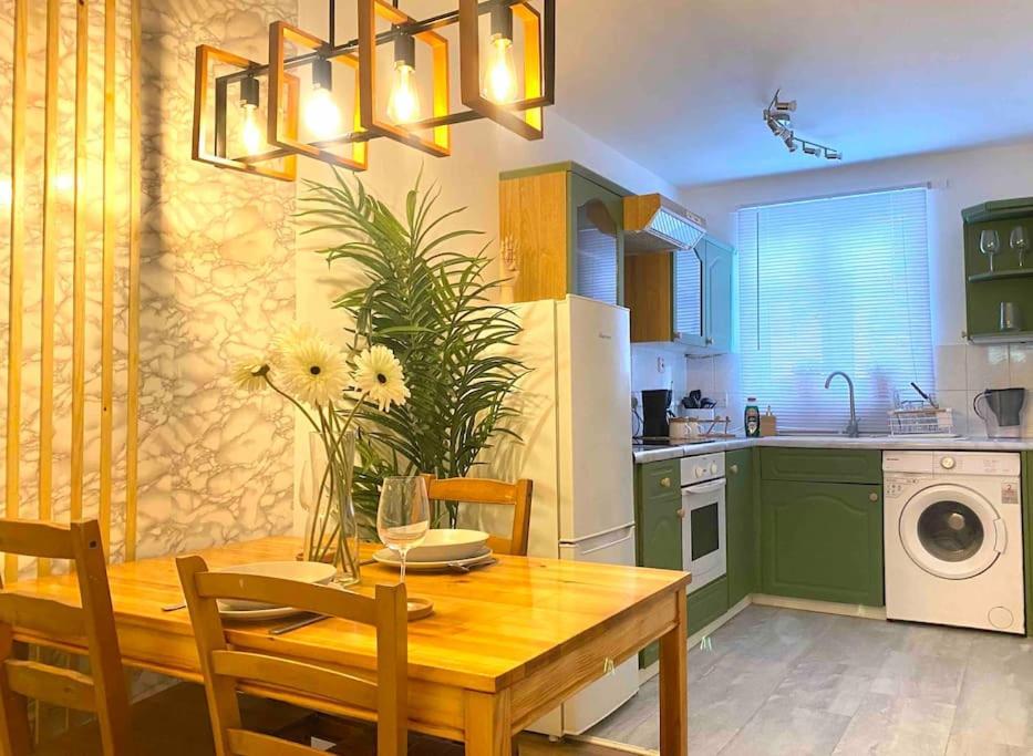 1bed W/ Hot Tub & Garden Apartment *