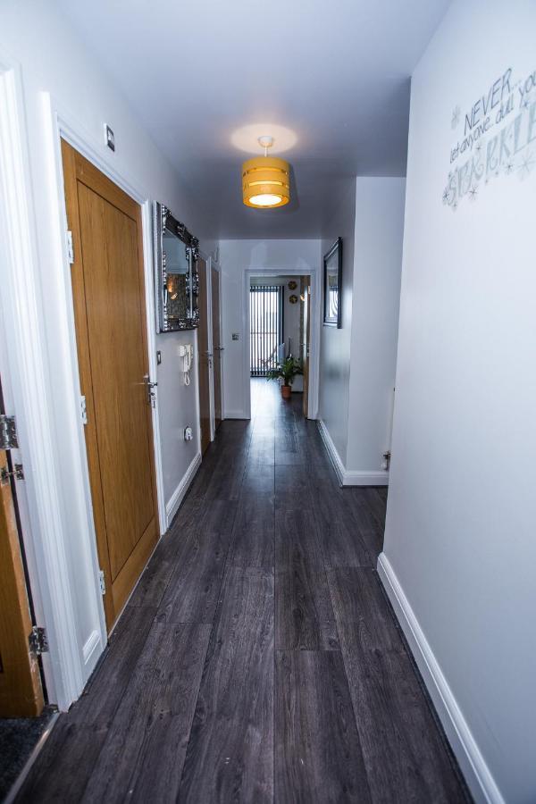 Remarkable 2-bed With Sea View Apartment