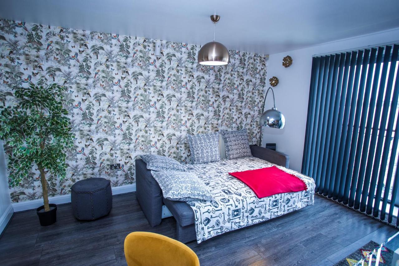 Remarkable 2-bed With Sea View Apartment