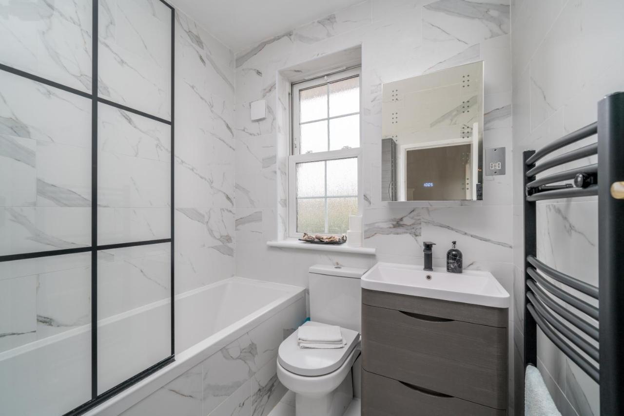 Elegant 3 Bedroom Retreat Minutes From Canary Wharf Vakantiehuis