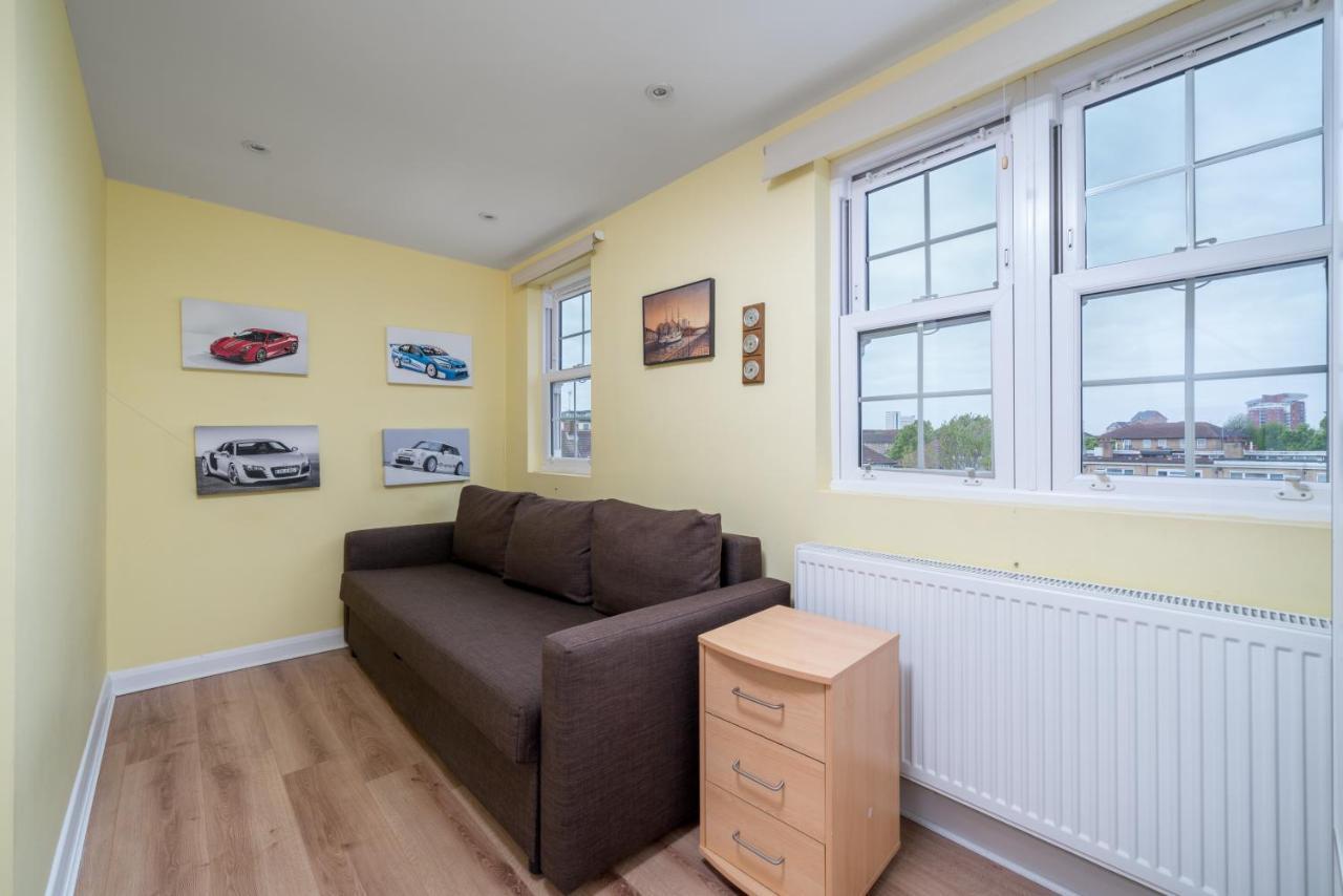 Vakantiehuis Elegant 3 Bedroom Retreat Minutes From Canary Wharf *