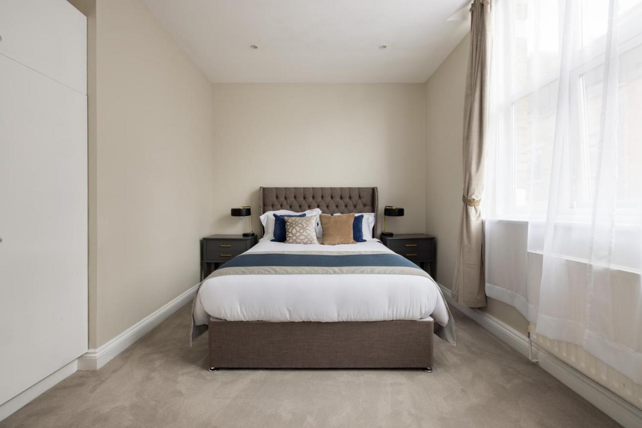 Avari - Hatton Collection * Londen