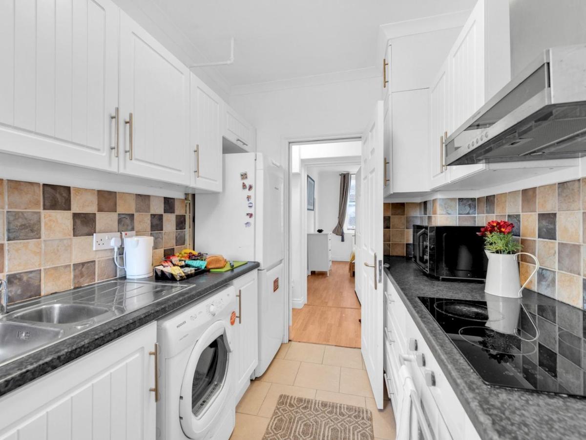 Pass The Keys - Spacious Modern 2br Flat For 6, 3min Walk To Hammersmith Station Apartment