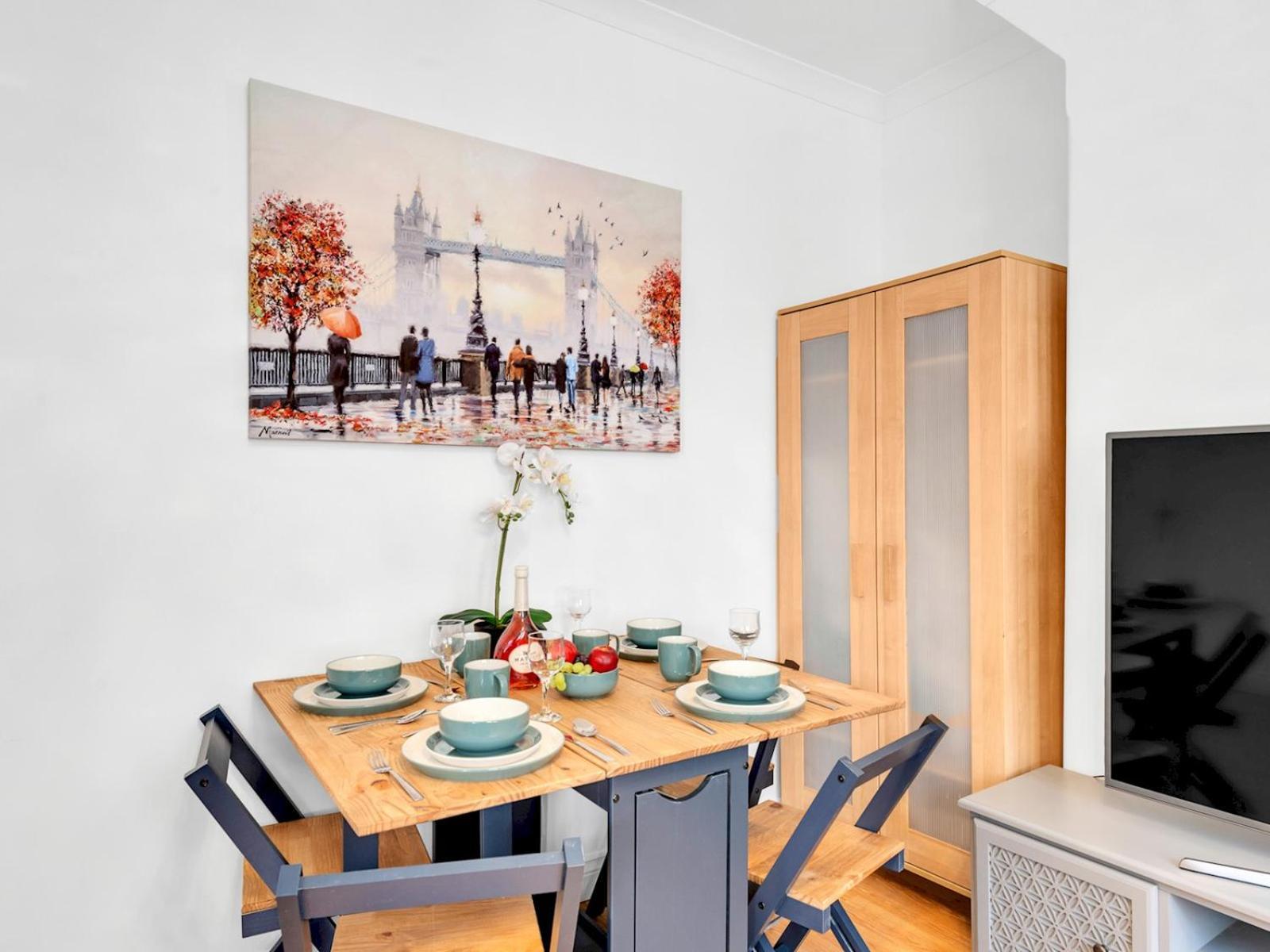 Pass The Keys - Spacious Modern 2br Flat For 6, 3min Walk To Hammersmith Station *