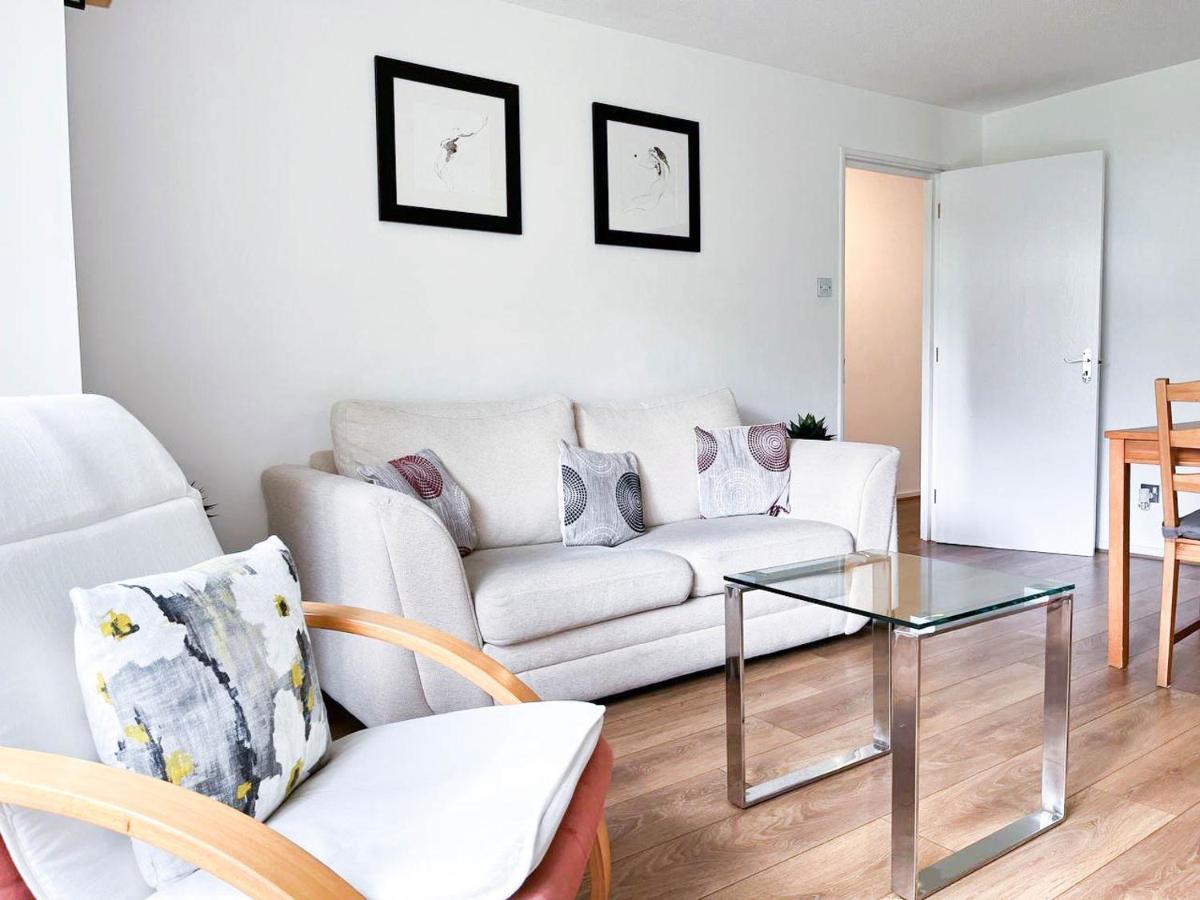 Leilighet Lovely 2 Bedroom Flat With Free Parking, Great Transport Links To London, The Excel Centre, Canary Wharf And The O2! *