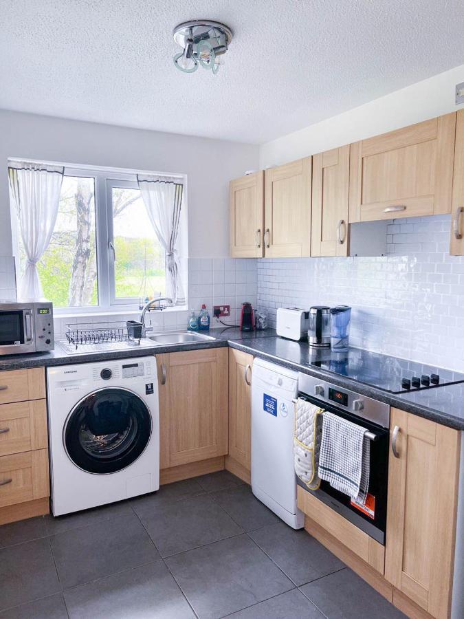 Lovely 2 Bedroom Flat With Free Parking, Great Transport Links To London, The Excel Centre, Canary Wharf And The O2! Leilighet London