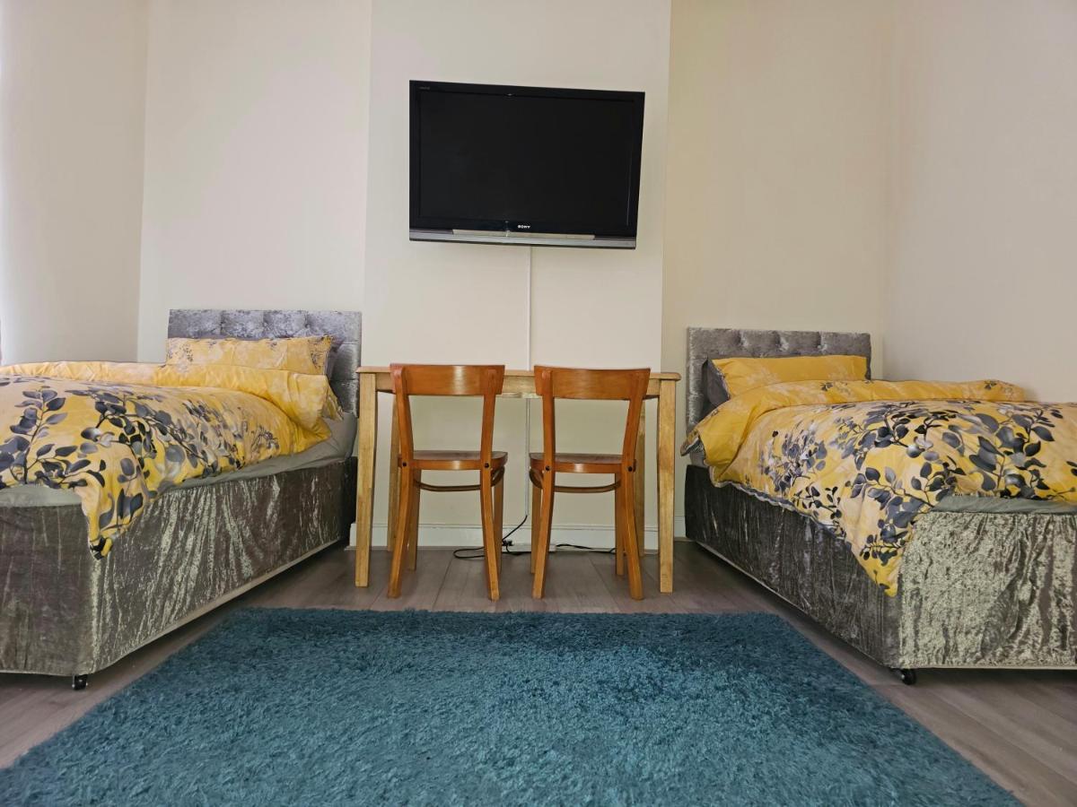 Homestay Apartment, Line London