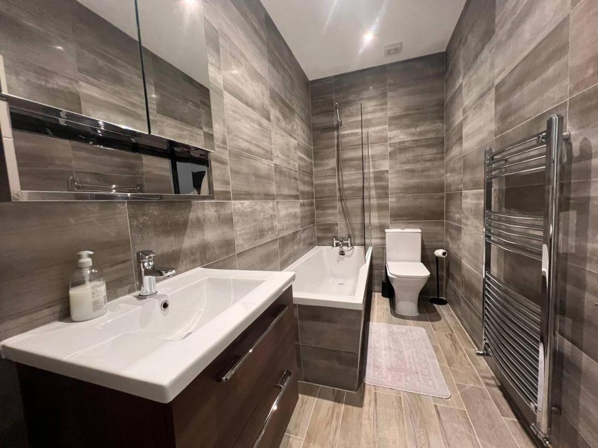 Star Finchley Road 3-bed Oasis With Garden * Londen