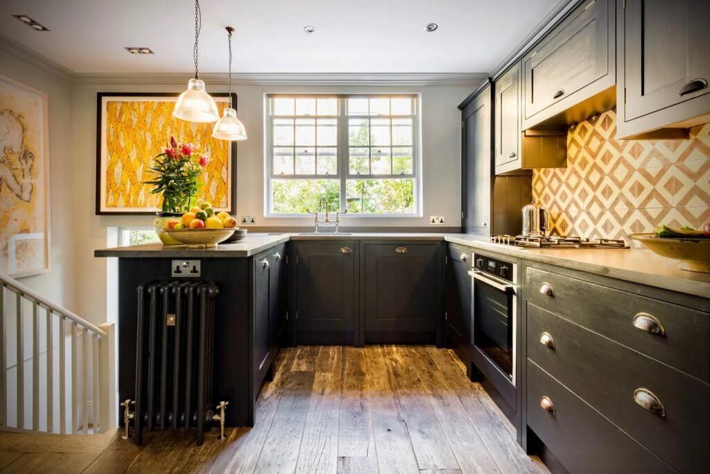 Holiday home Kings Cross, Self-contained House & Private Garden *