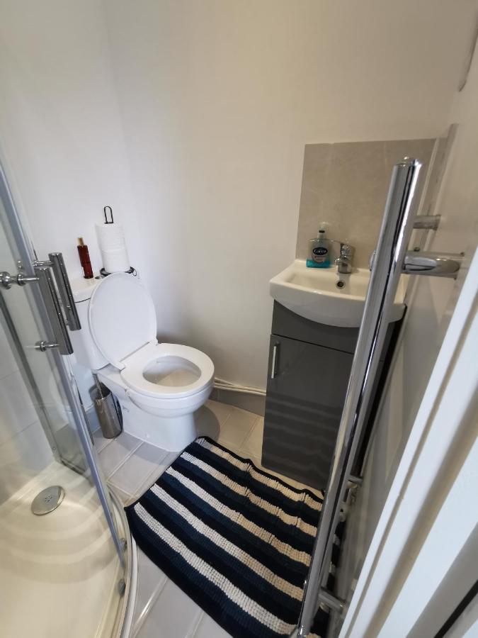Studio Self Contained Double Bedroom Appartement Londen