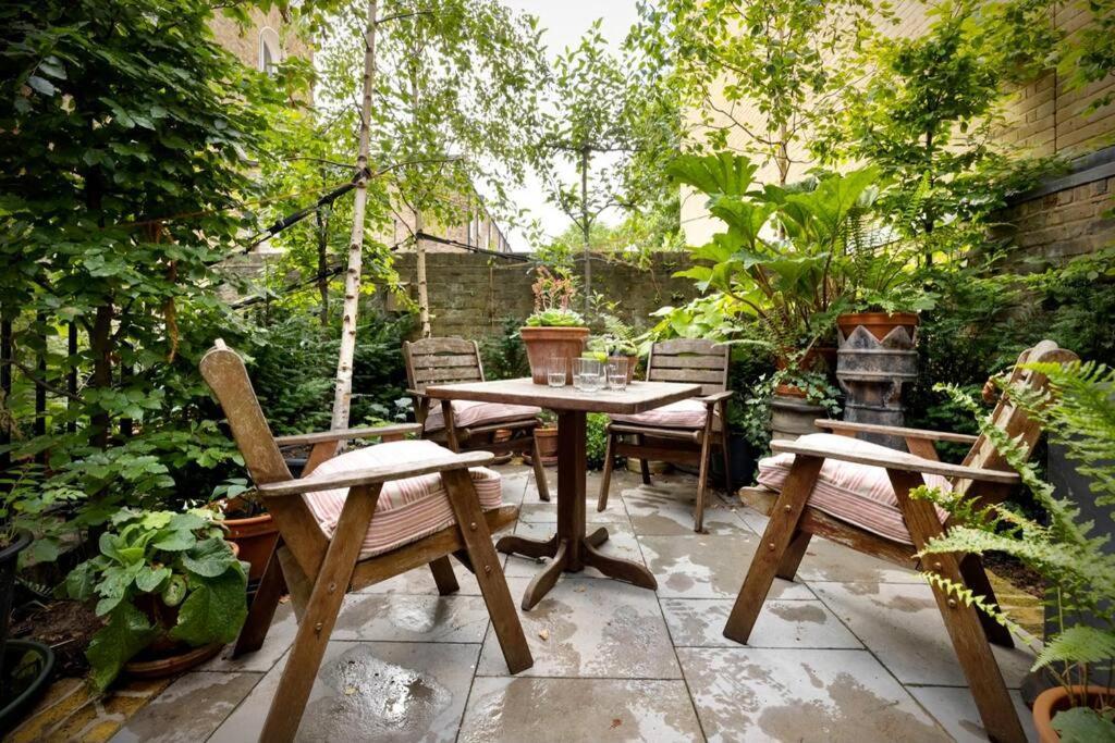 Kings Cross, Self-contained House & Private Garden Holiday home London