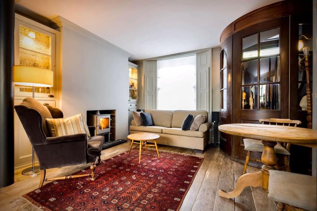 Kings Cross, Self-contained House & Private Garden Holiday home *