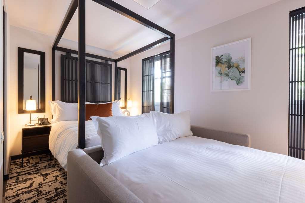 La West - Hyde Park London