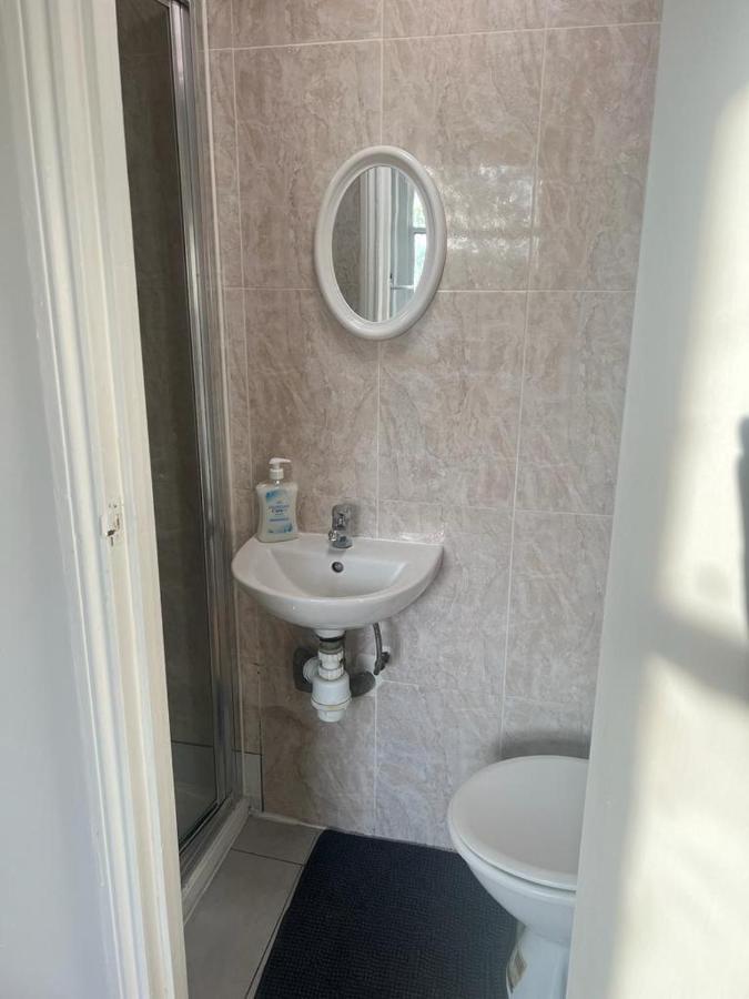 Lovely First Floor Flat-2 Appartement Londen