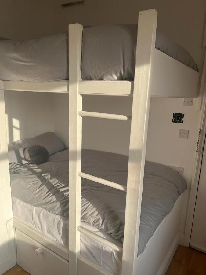 Lovely First Floor Flat-2 * Londen