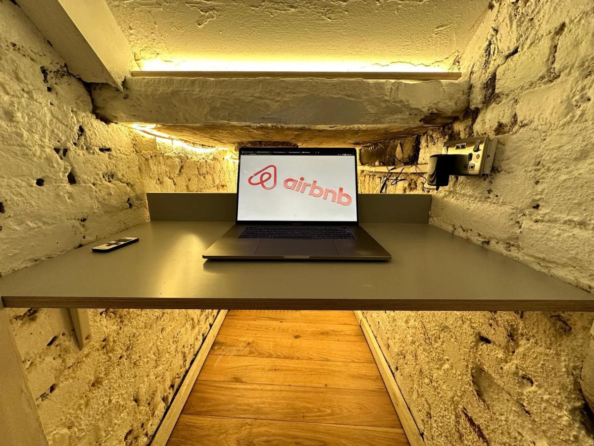 Appartement Modern Flat With King Bed, Garden & Outdoor Dining Londen
