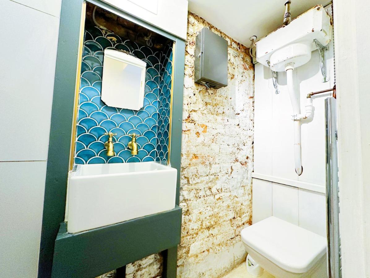 Appartement Modern Flat With King Bed, Garden & Outdoor Dining Londen