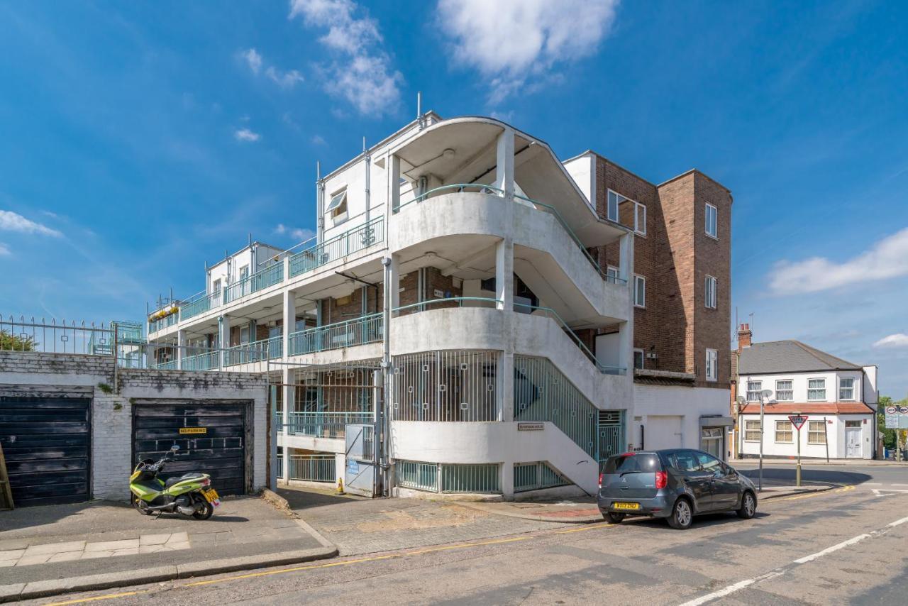 Apartment Bright West Hampstead Retreat London
