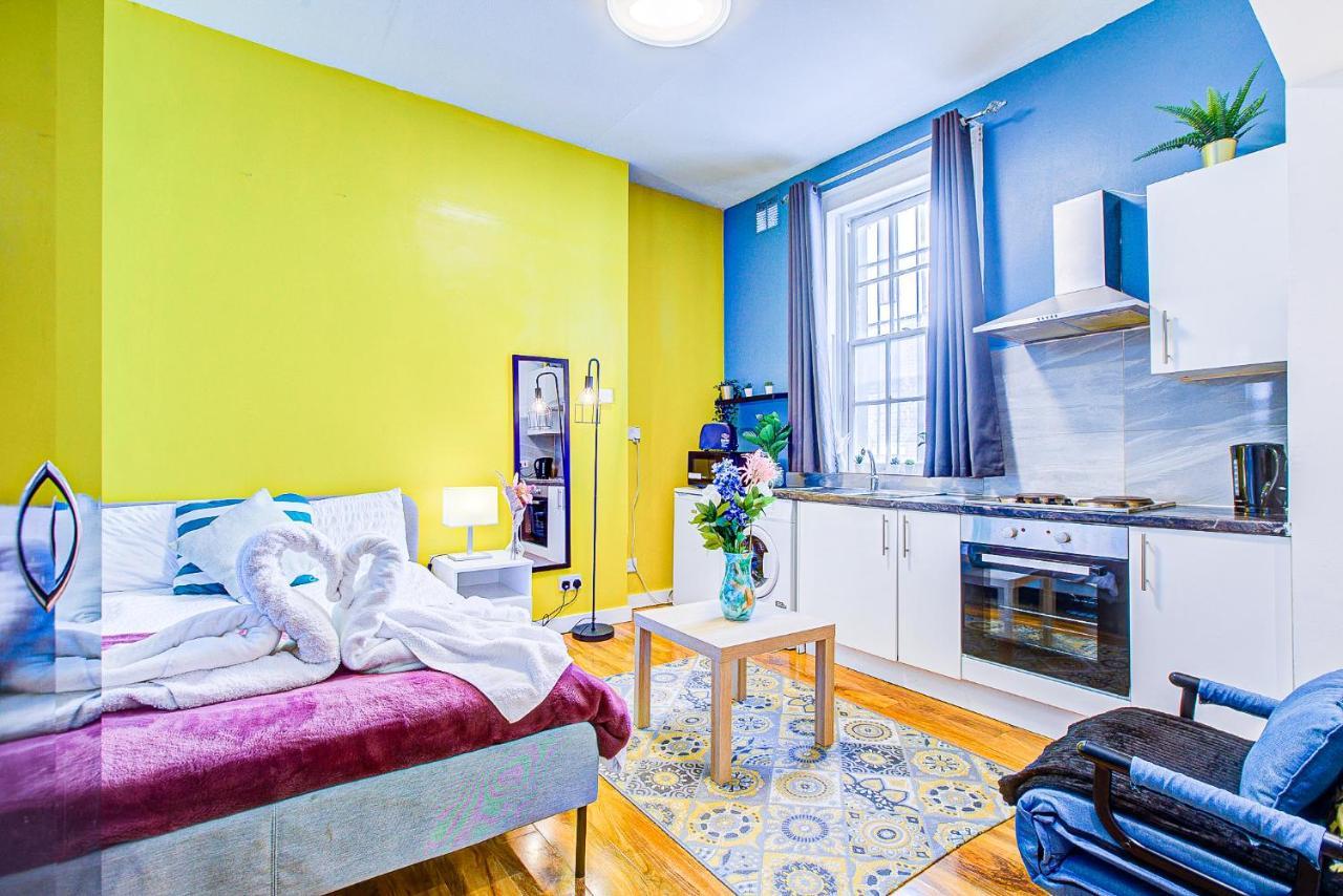 Apartment With A Large Toilet And A Separate Budget Price London