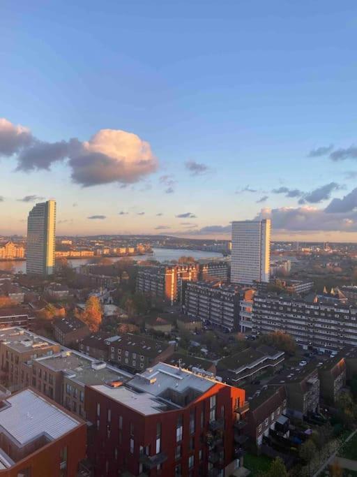 Leilighet Riverview Amazing 2bed 2bath Apt Wparking Sleeps 6 Comfortably London