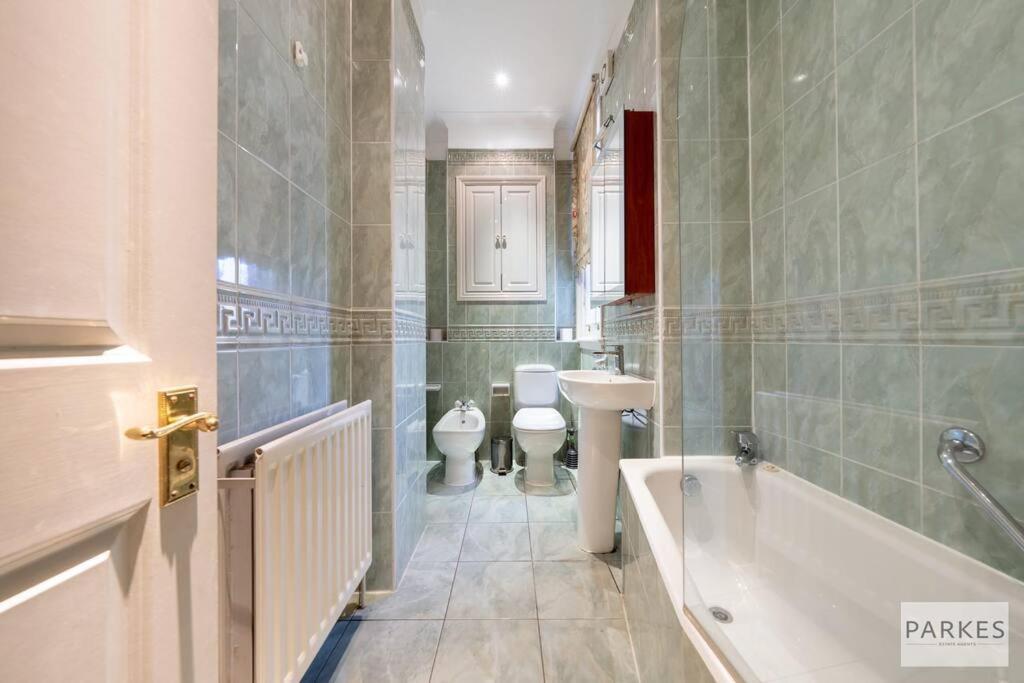 South Kensington - Cromwell Rd *
