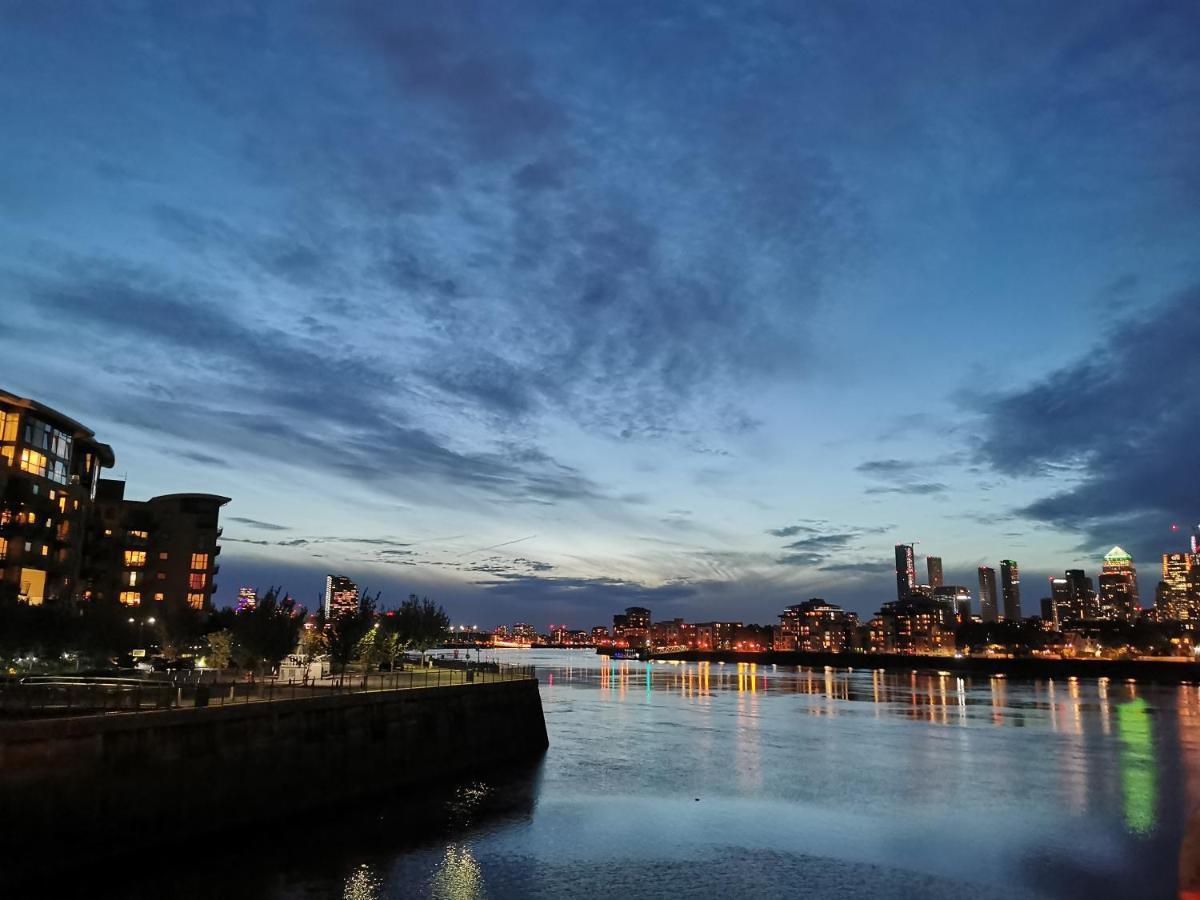 Homestay With Stunning Thames River View * Londen