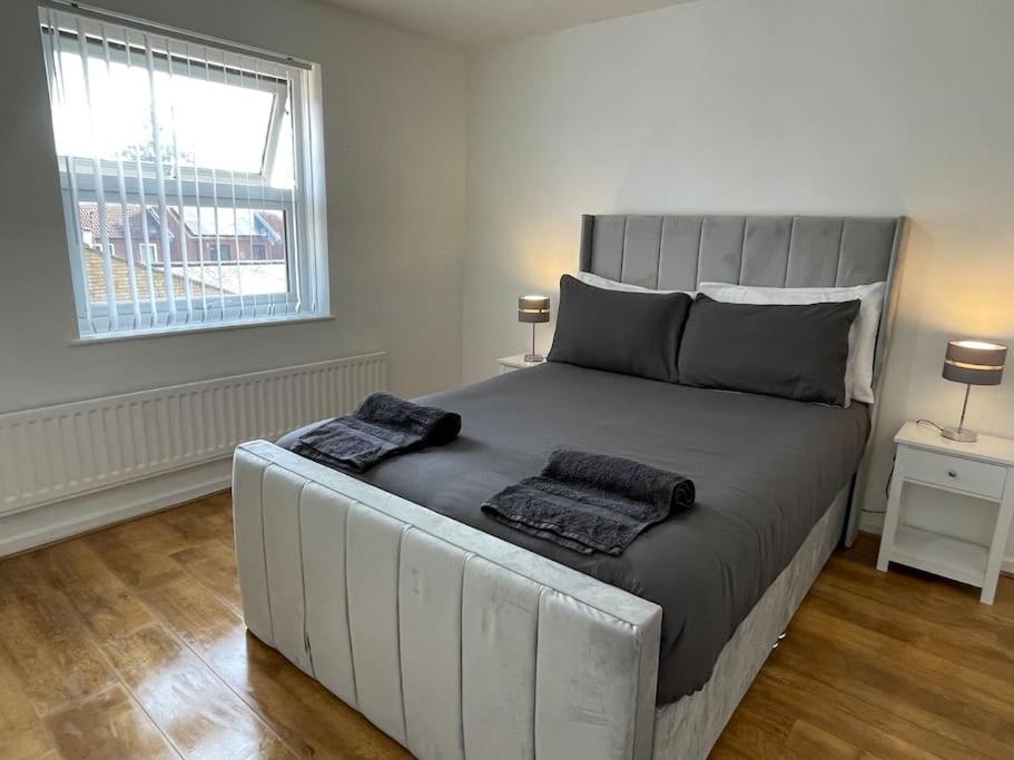 New! 4 Bedroom House With Garden And Lawn * Londen