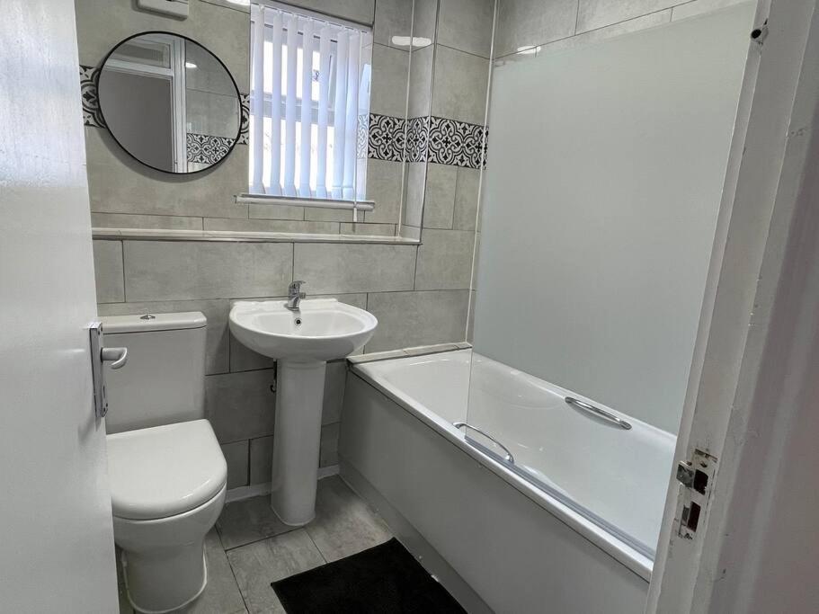 New! 4 Bedroom House With Garden And Lawn Vakantiehuis Londen