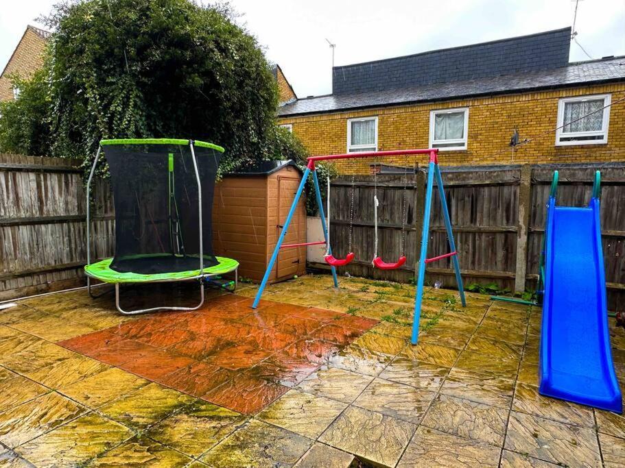 New! 4 Bedroom House With Garden And Lawn Londen