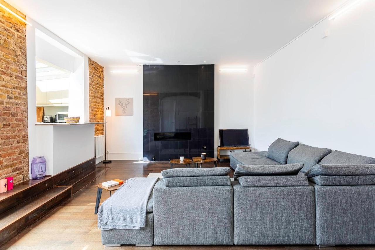Charming Flamingo In Paddington Apartment