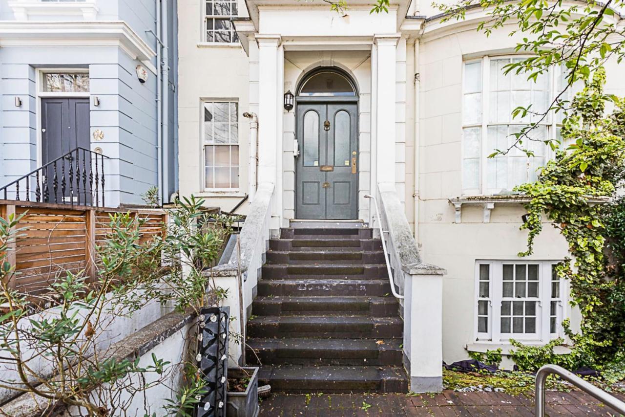 Charming Flamingo In Paddington Apartment London