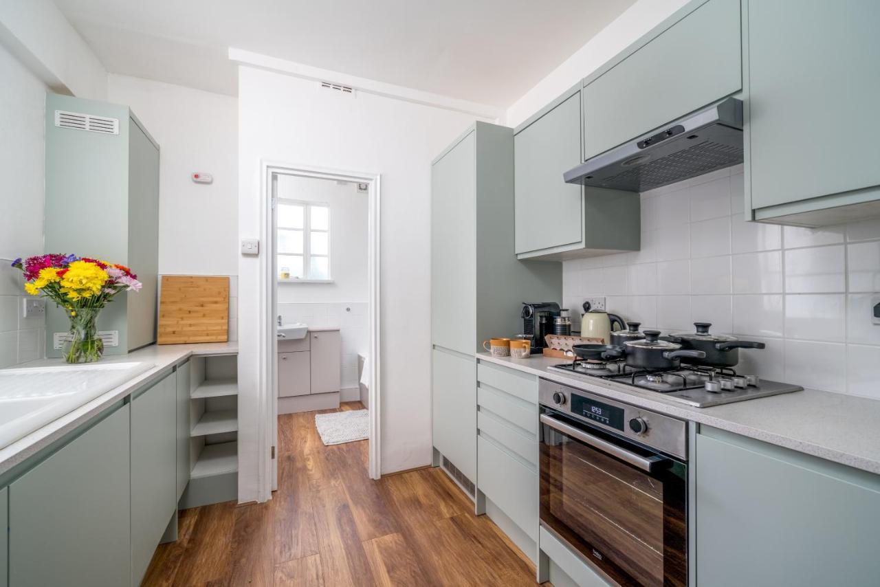 Bright West Hampstead Retreat * London