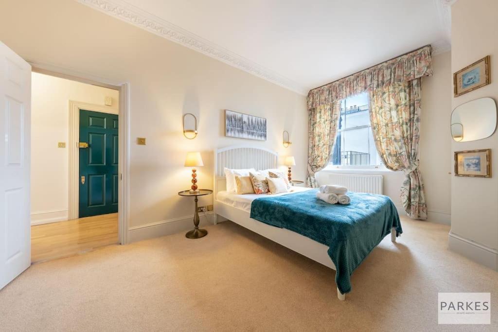 South Kensington - Cromwell Rd * London