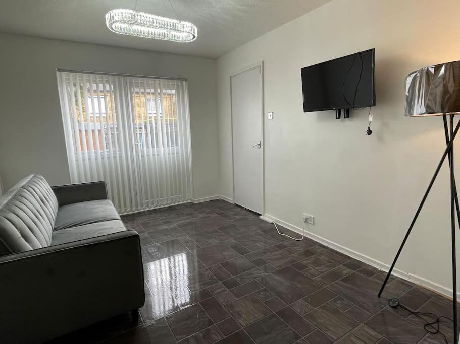 New! 4 Bedroom House With Garden And Lawn Vakantiehuis