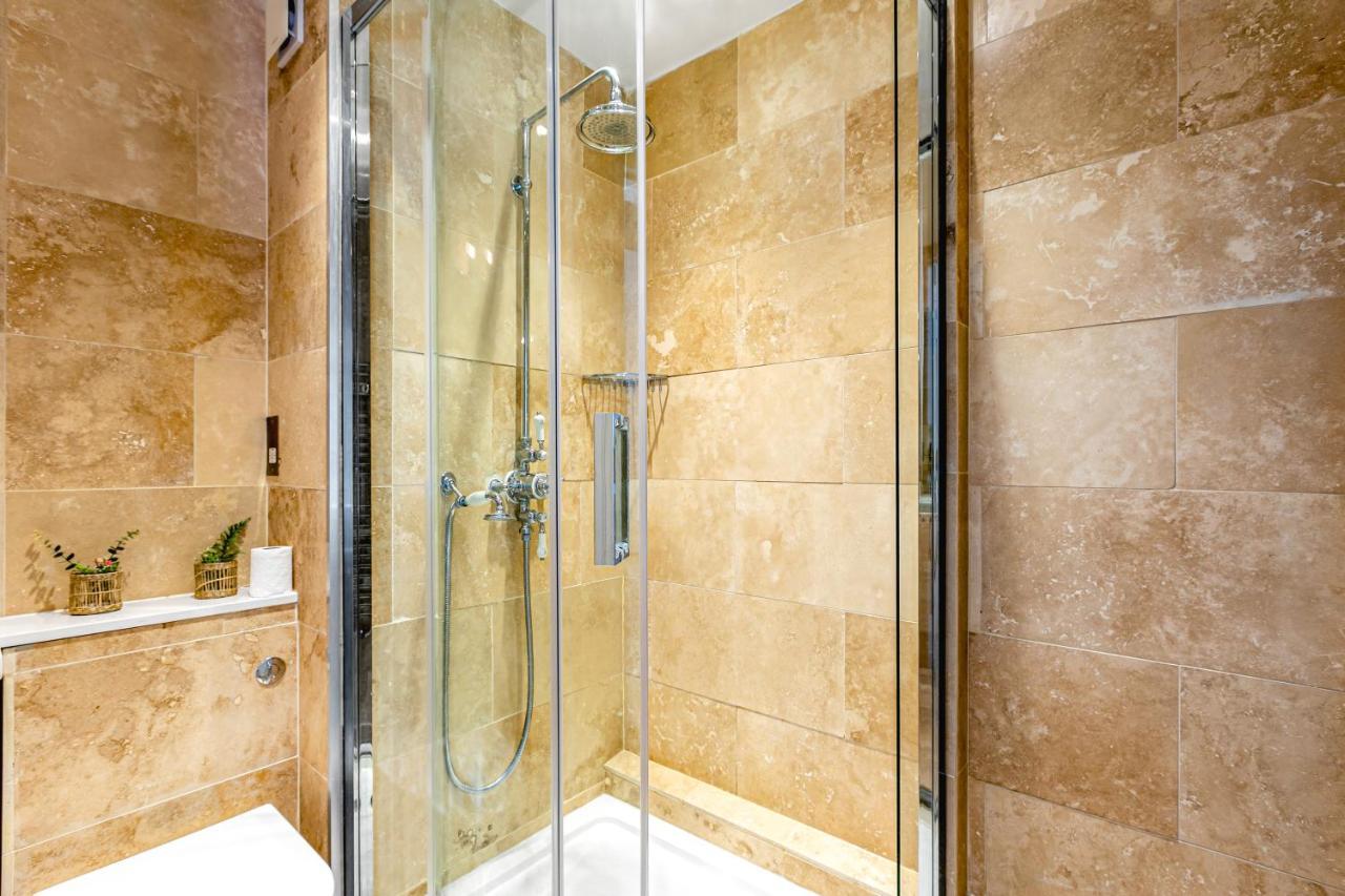 Charming Flat Close To Holborn Station * Londres