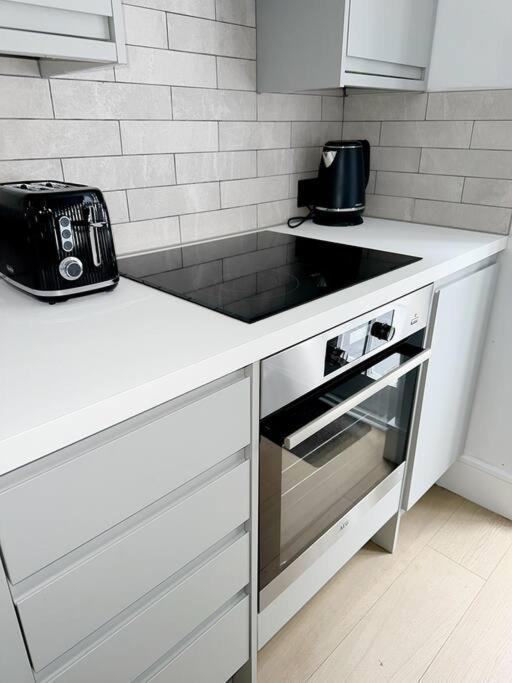 Londwell, Luxe And Leaves, Chelsea Flat With Private Garden Leilighet London