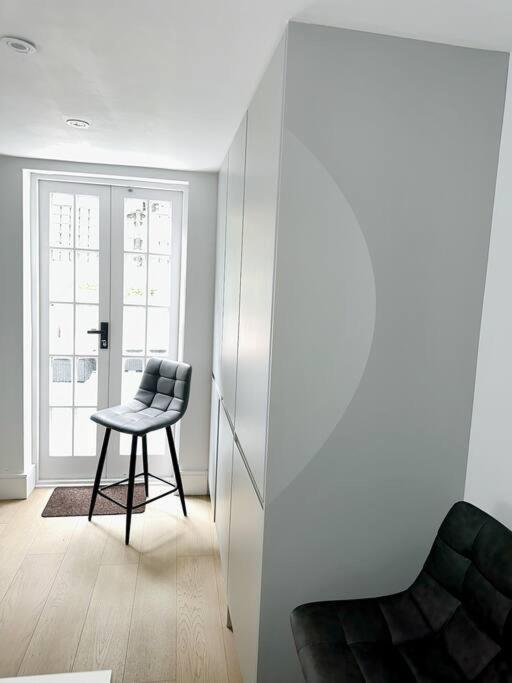 Londwell, Luxe And Leaves, Chelsea Flat With Private Garden Leilighet