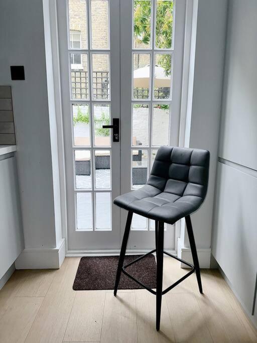 Londwell, Luxe And Leaves, Chelsea Flat With Private Garden Leilighet London