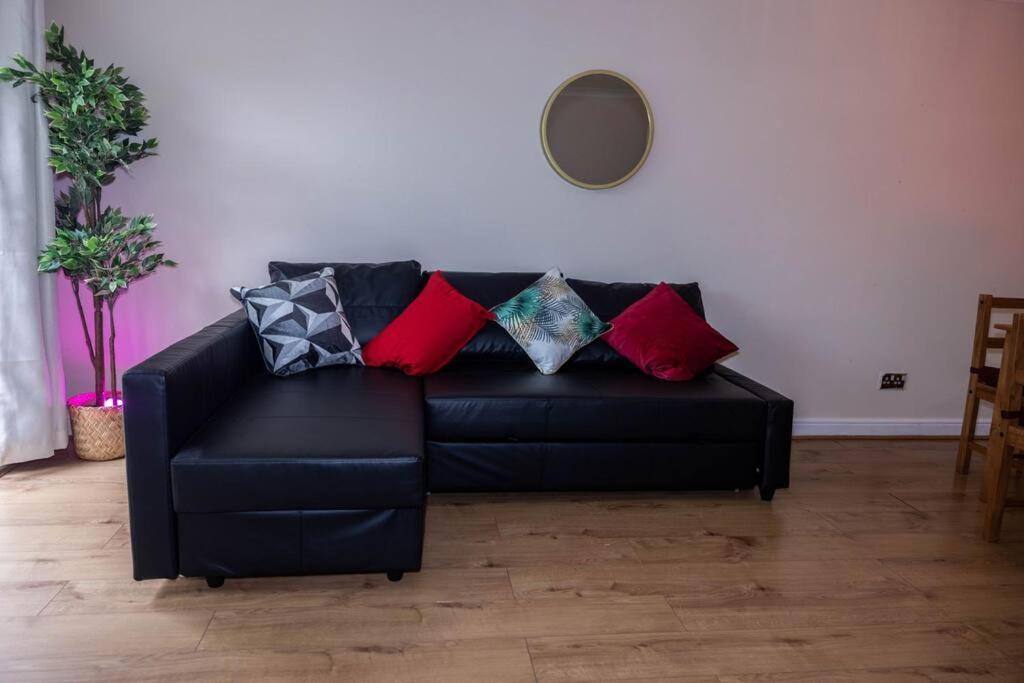 Apartamento 3 Bedrooms House-sofabed-parking-bbqstove-garden *