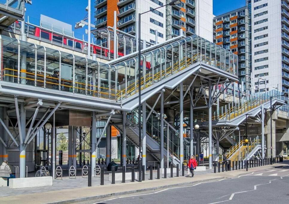Apartment Luxury 3br Apt, Close To Excel, O2, Airport! London
