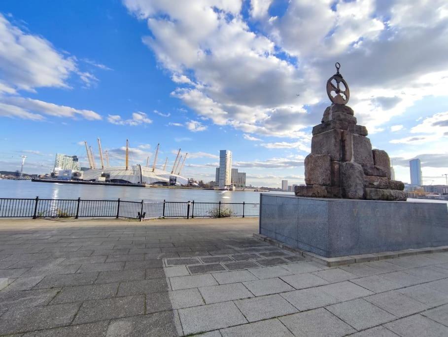 Apartment Luxury 3br Apt, Close To Excel, O2, Airport! *