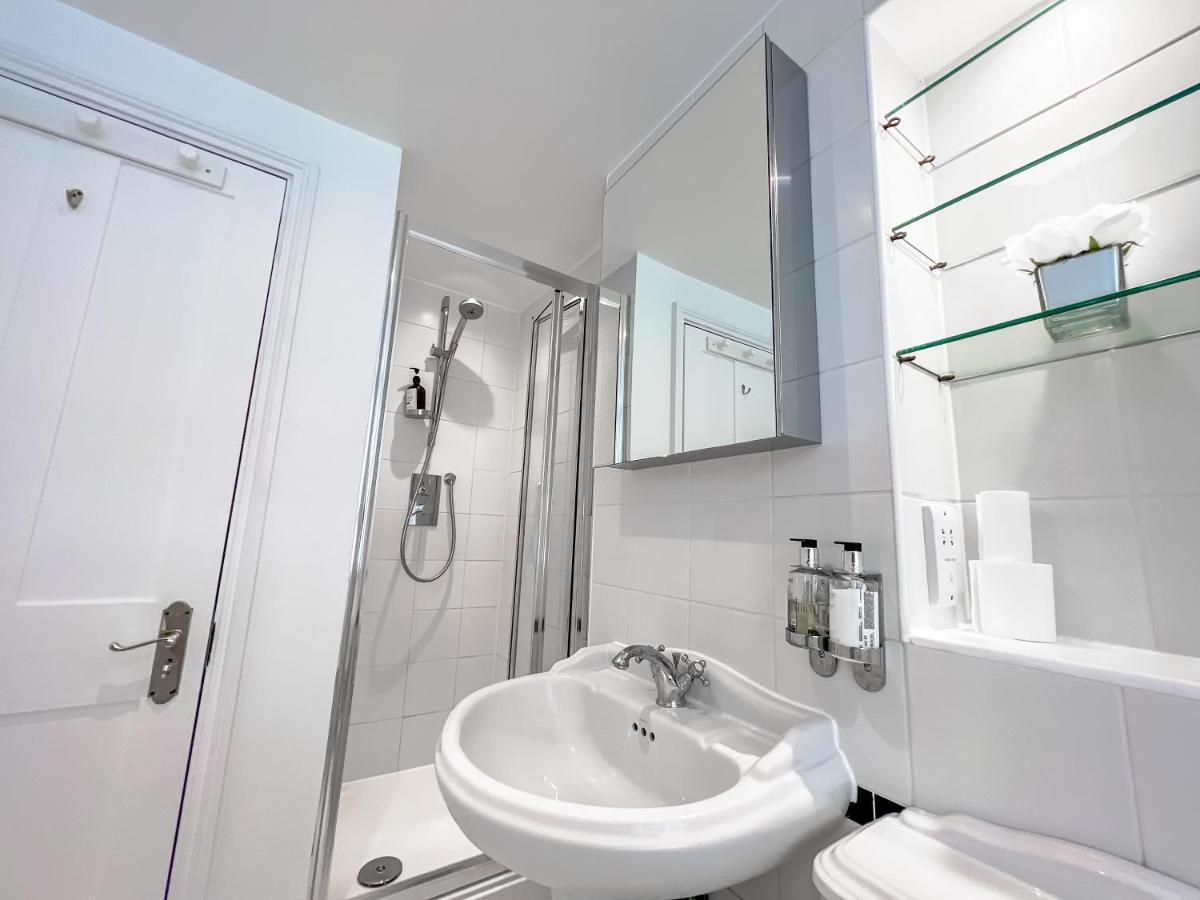 Beautiful & Historic Victoria 3brs Retreat With Ac * London