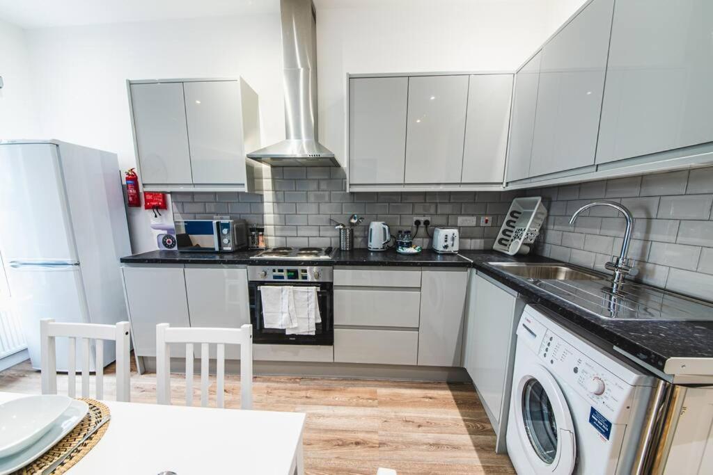 3beds / 3baths Close To Portobello Road