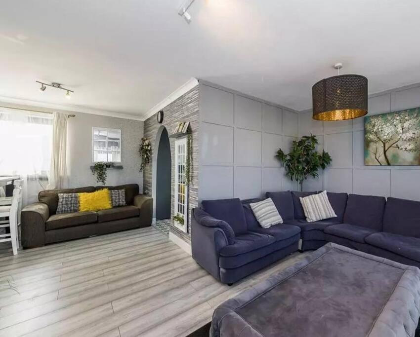 Luxury Canary Wharf Two Bedroom *rare * Apartment *