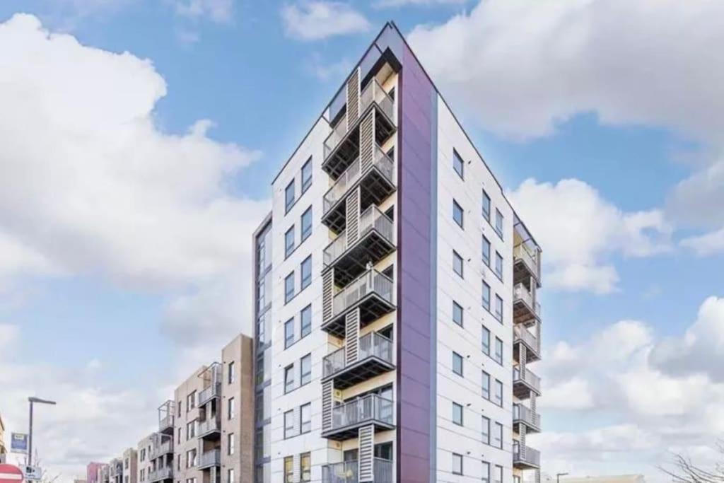Luxury Canary Wharf Two Bedroom *rare * Apartment